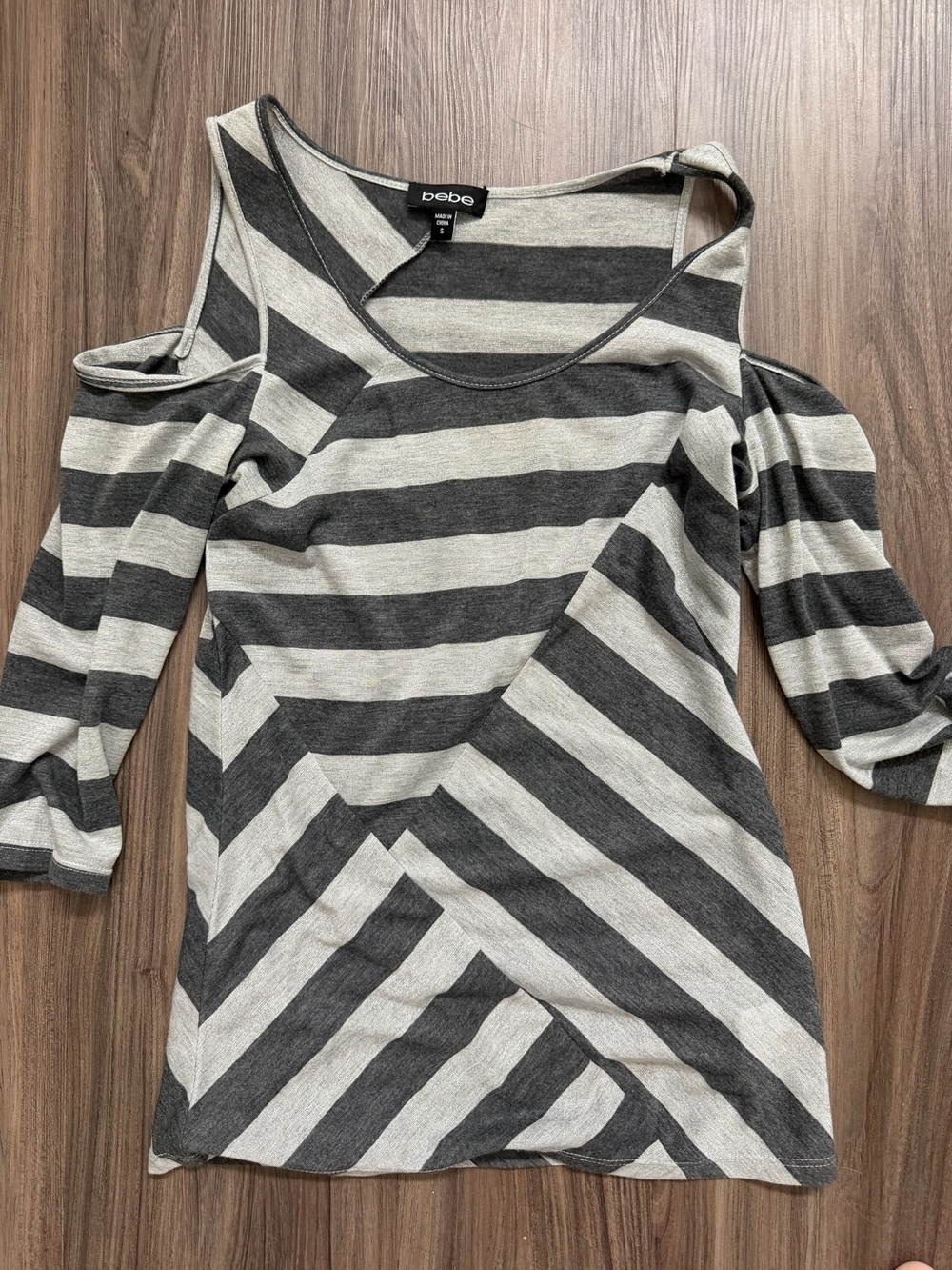Bebe Vtg Grey and Silver Striped Cold-Shoulder 3/4 Sleeve Top Size S